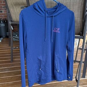 Vineyard Vines Performance Navy Pullover with Pink Emblem. Barely worn